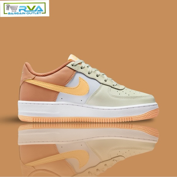 Nike Air Force 1 - Picture 1 of 6